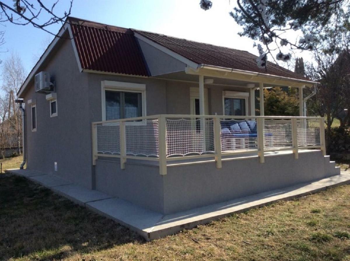 Szegfu Apartmanhaz Villa Balatonfůzfő Eksteriør billede