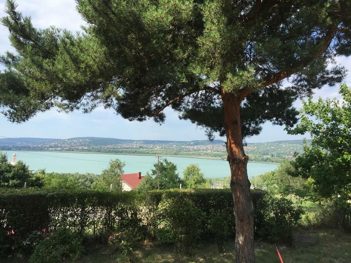 Szegfu Apartmanhaz Villa Balatonfůzfő Eksteriør billede